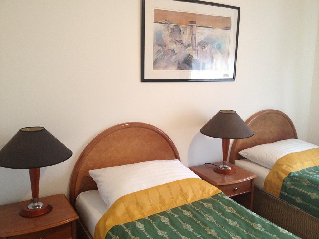 Hotel Chotol Horoměřice Chambre photo